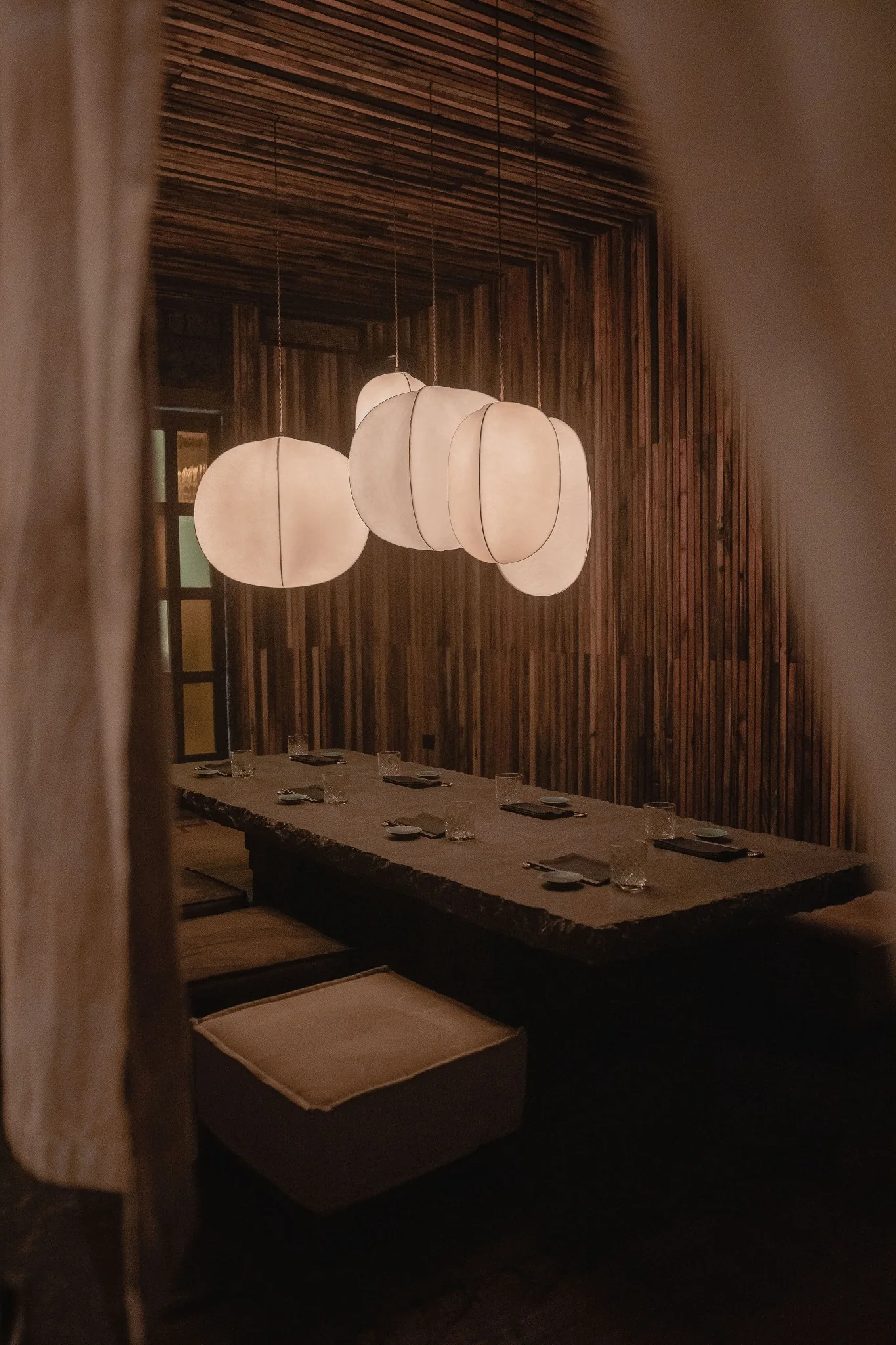 Kuu Jū — private dining room and lanterns